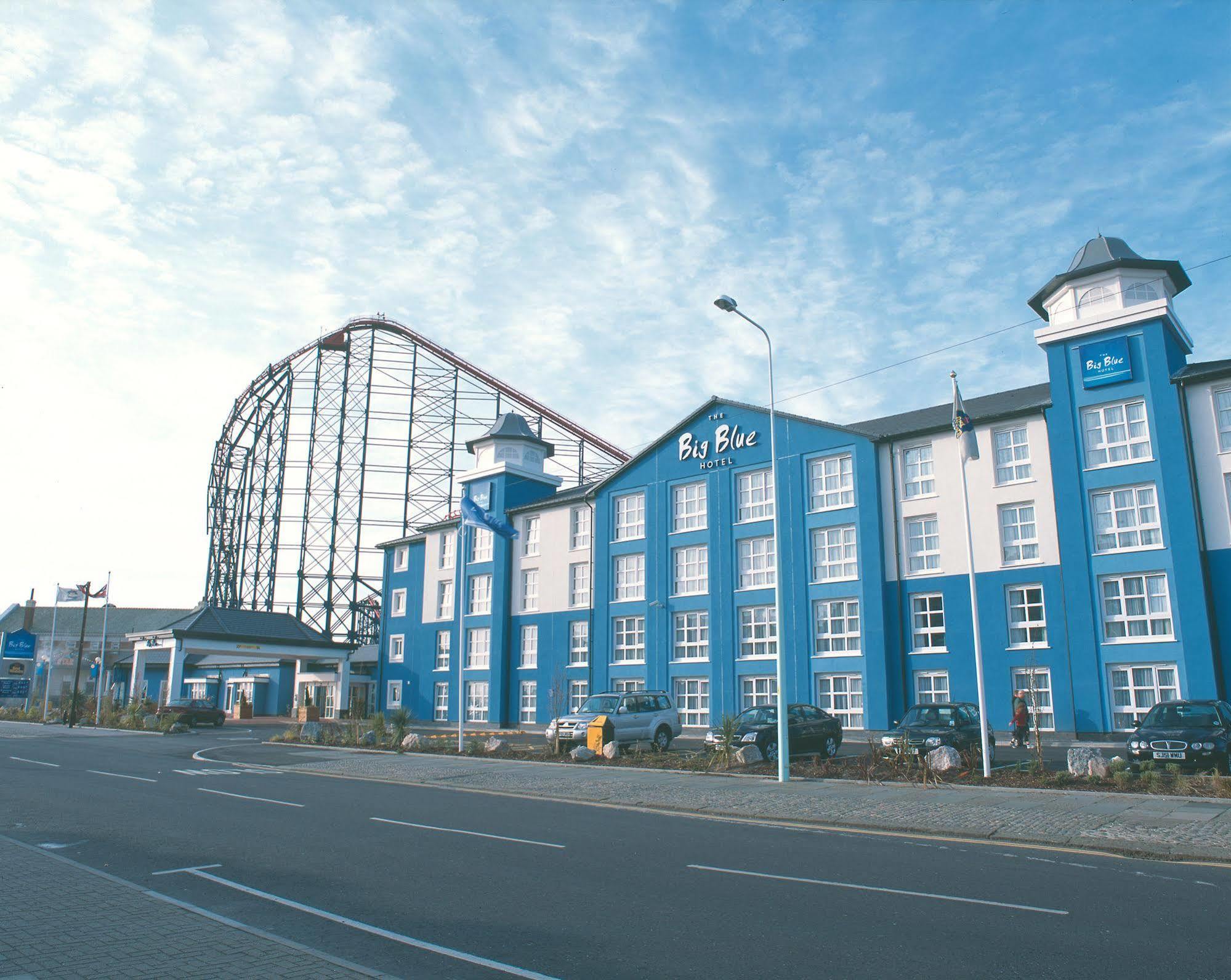 The Big Blue Hotel - Blackpool Pleasure Beach Exterior foto